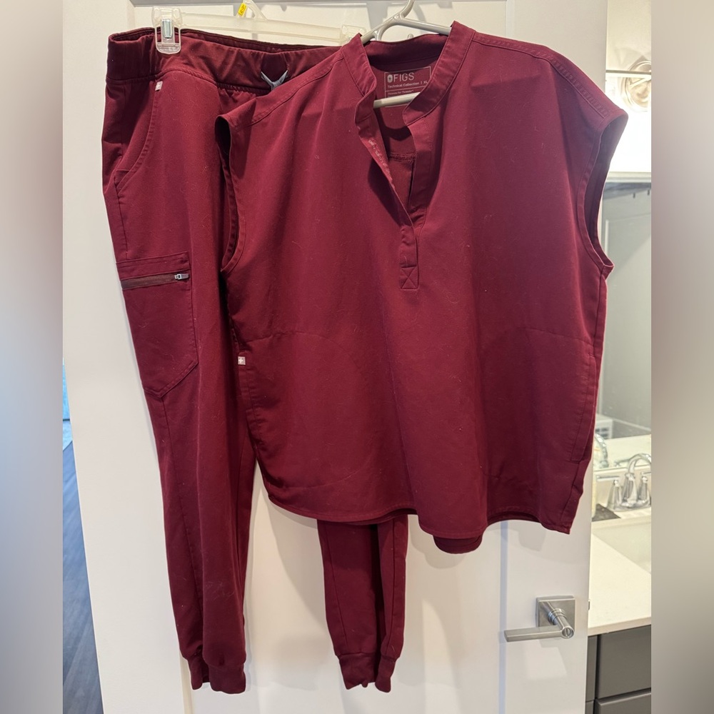 Figs Women's Burgundy Scrub Set